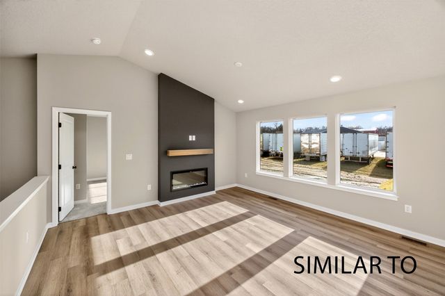 4388 Honey Bee Ridge, Des Moines, IA 50317