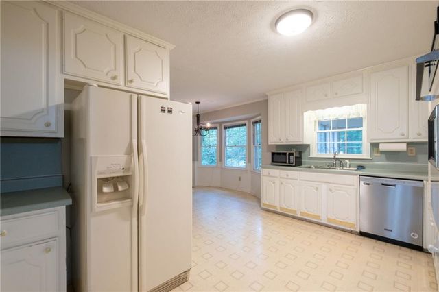 2761 Brackenwood Drive, Snellville, GA 30039