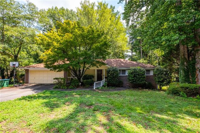 2761 Brackenwood Drive, Snellville, GA 30039
