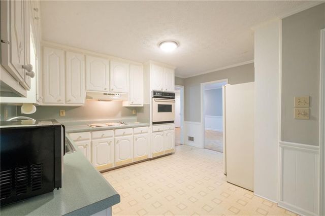 2761 Brackenwood Drive, Snellville, GA 30039