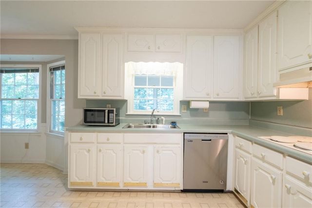 2761 Brackenwood Drive, Snellville, GA 30039