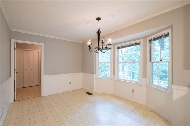 2761 Brackenwood Drive, Snellville, GA 30039