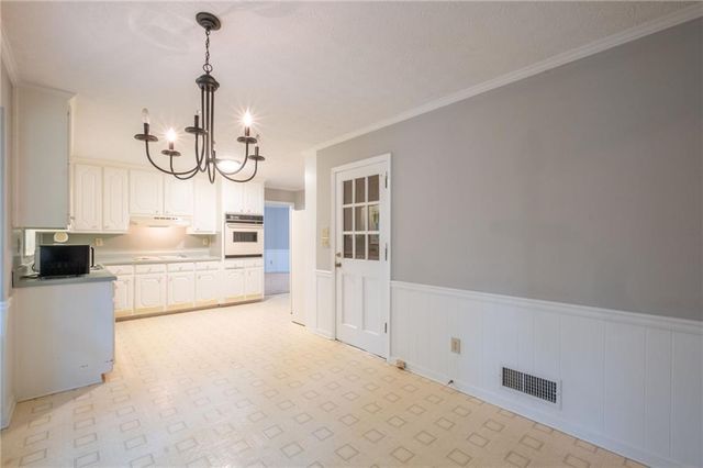2761 Brackenwood Drive, Snellville, GA 30039