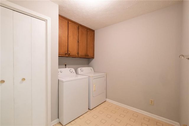 2761 Brackenwood Drive, Snellville, GA 30039