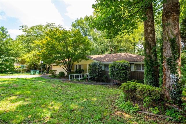 2761 Brackenwood Drive, Snellville, GA 30039