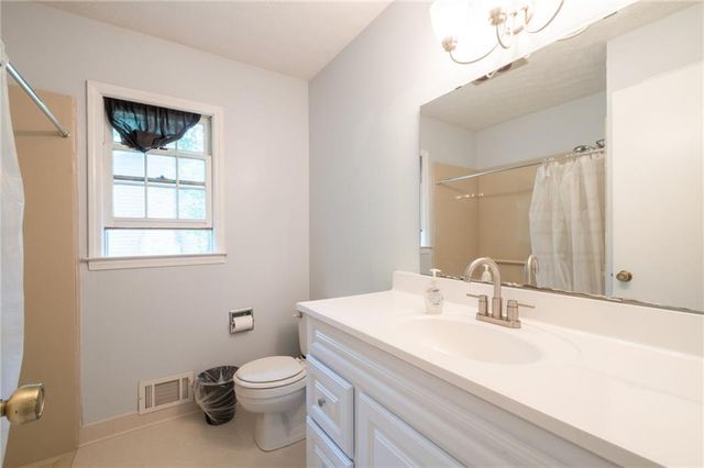 2761 Brackenwood Drive, Snellville, GA 30039