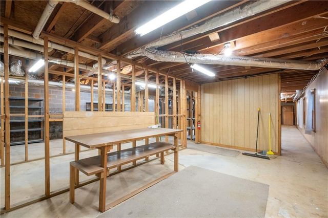 2761 Brackenwood Drive, Snellville, GA 30039