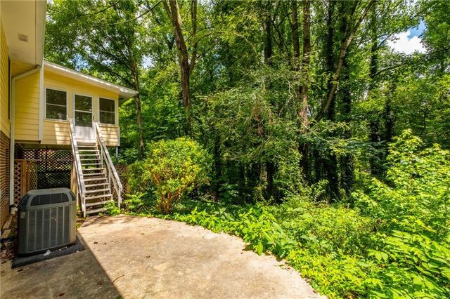 2761 Brackenwood Drive, Snellville, GA 30039