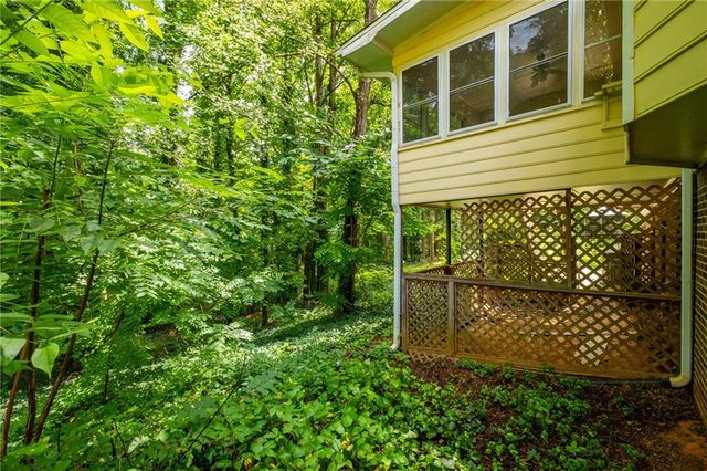 2761 Brackenwood Drive, Snellville, GA 30039