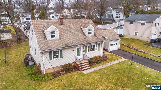 33 Laurel Place, West Caldwell, NJ 07006