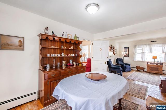 33 Laurel Place, West Caldwell, NJ 07006