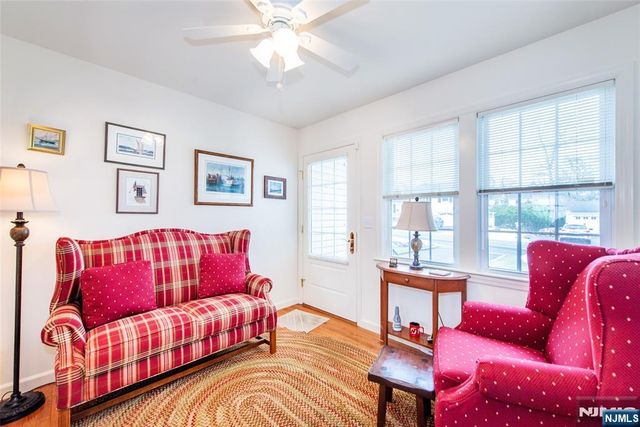 33 Laurel Place, West Caldwell, NJ 07006