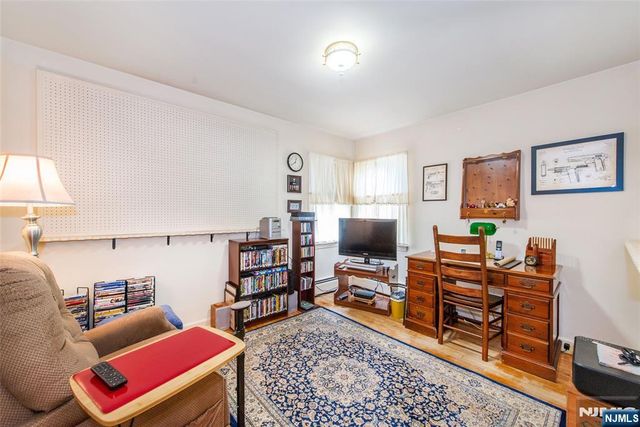 33 Laurel Place, West Caldwell, NJ 07006