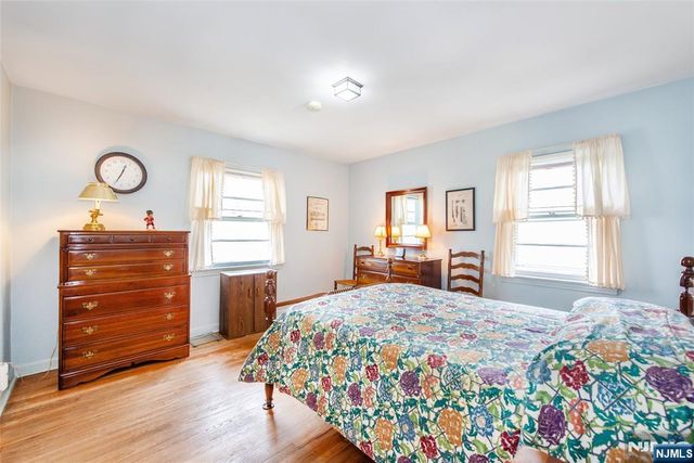 33 Laurel Place, West Caldwell, NJ 07006