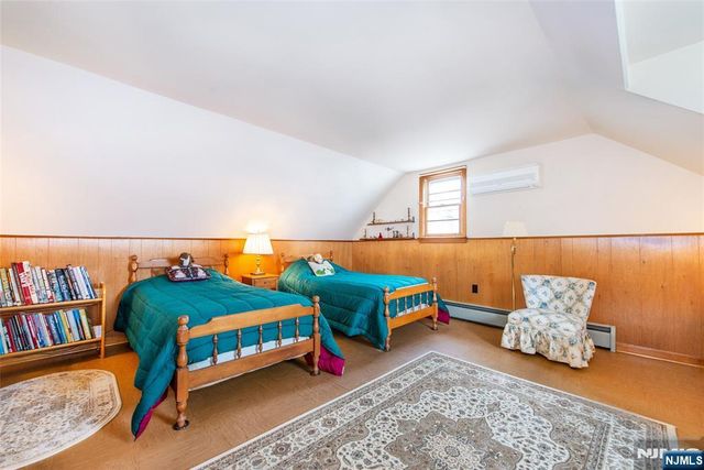 33 Laurel Place, West Caldwell, NJ 07006