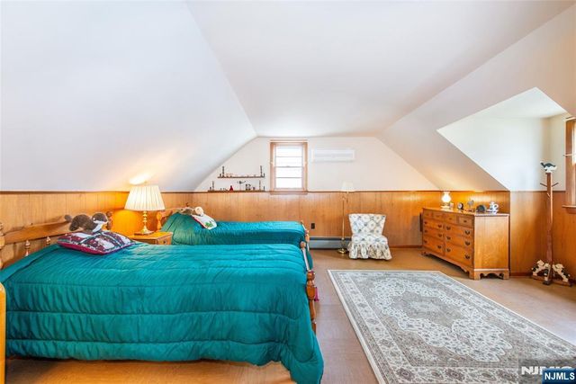 33 Laurel Place, West Caldwell, NJ 07006