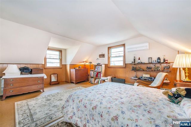 33 Laurel Place, West Caldwell, NJ 07006