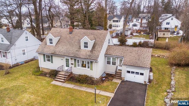 33 Laurel Place, West Caldwell, NJ 07006