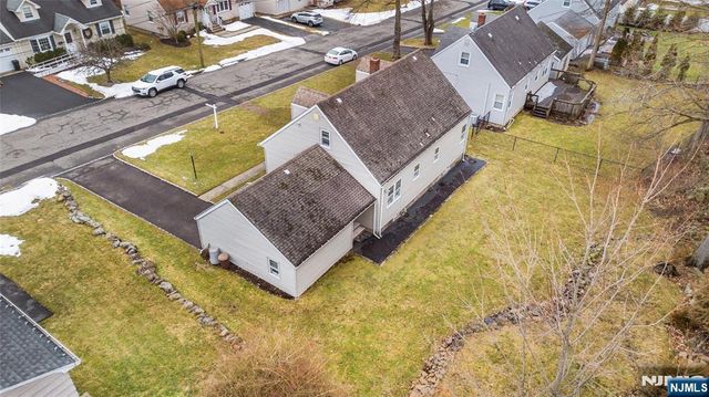 33 Laurel Place, West Caldwell, NJ 07006