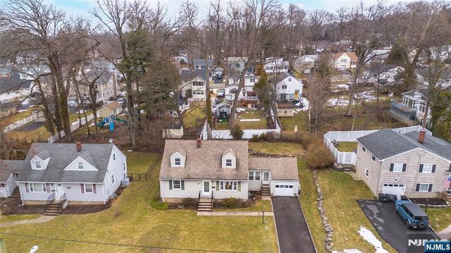 33 Laurel Place, West Caldwell, NJ 07006