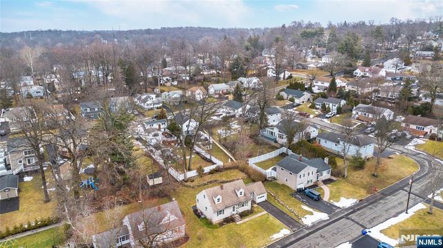 33 Laurel Place, West Caldwell, NJ 07006