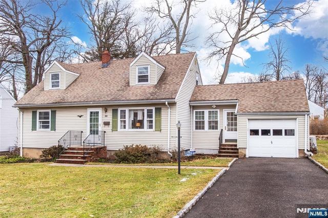 33 Laurel Place, West Caldwell, NJ 07006