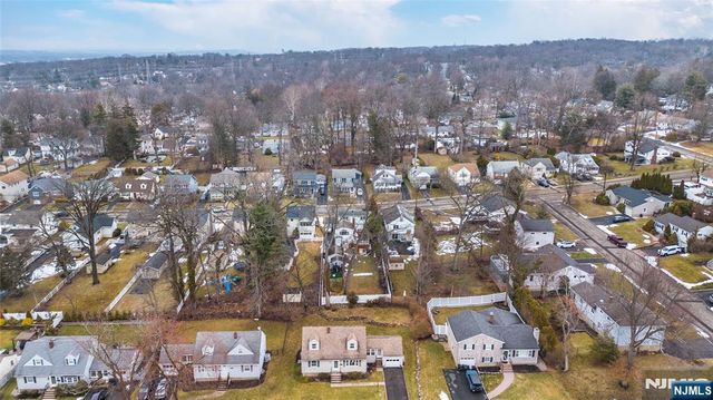 33 Laurel Place, West Caldwell, NJ 07006