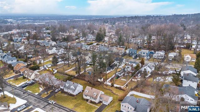 33 Laurel Place, West Caldwell, NJ 07006