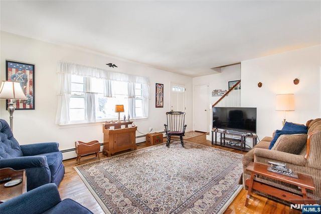 33 Laurel Place, West Caldwell, NJ 07006