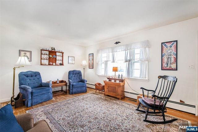 33 Laurel Place, West Caldwell, NJ 07006