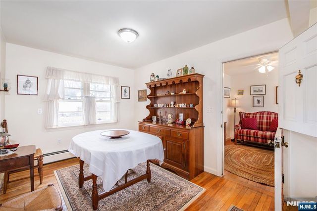 33 Laurel Place, West Caldwell, NJ 07006