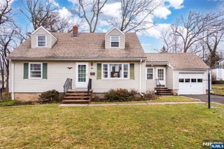 33 Laurel Place, West Caldwell, NJ 07006