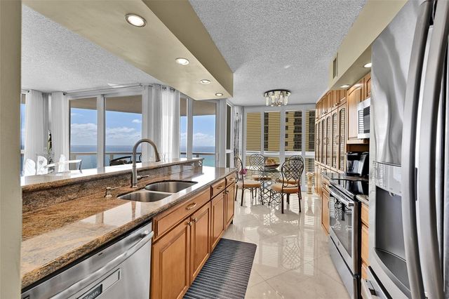 16425 Collins Avenue 2011, Sunny Isles Beach, FL 33160