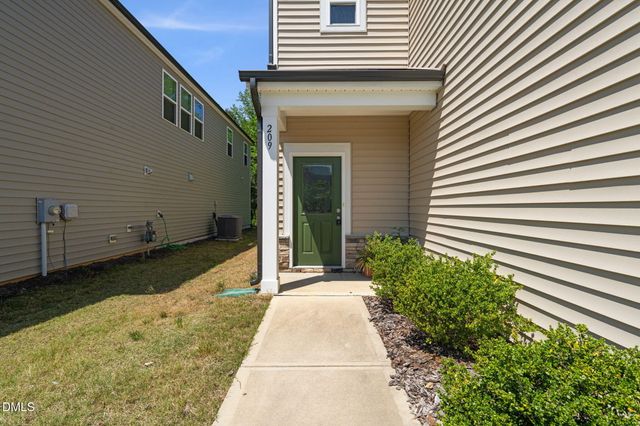 209 Wilbur Lake Drive, Fuquay Varina, NC 27526