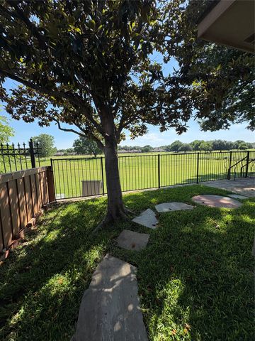 2713 Laurel Oaks Drive, Garland, TX 75044
