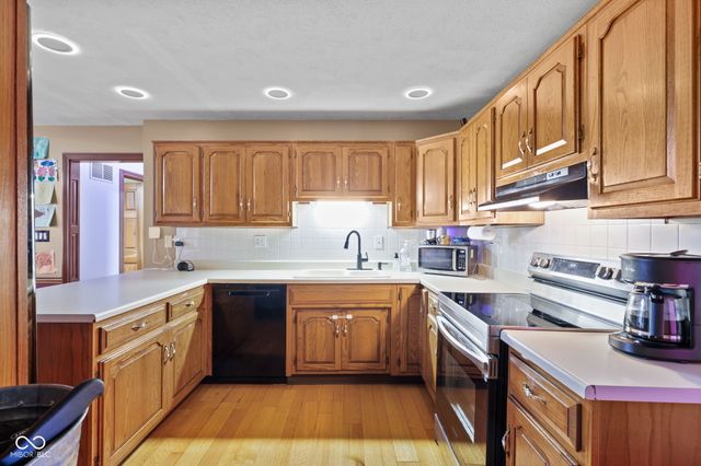 179 W Arcadia, Mooresville, IN 46158