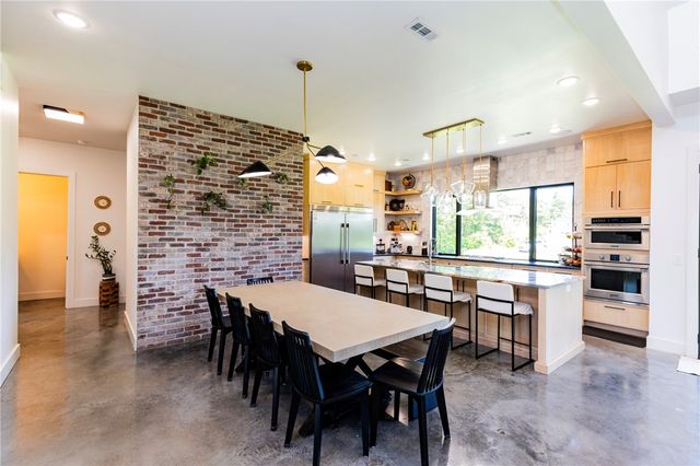 10901 Old Fashion Drive, Bentonville, AR 72713