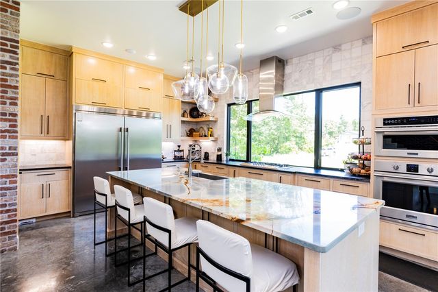 10901 Old Fashion Drive, Bentonville, AR 72713