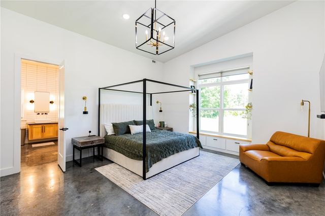 10901 Old Fashion Drive, Bentonville, AR 72713