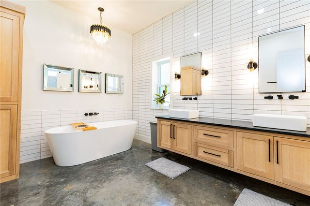 10901 Old Fashion Drive, Bentonville, AR 72713