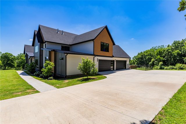10901 Old Fashion Drive, Bentonville, AR 72713