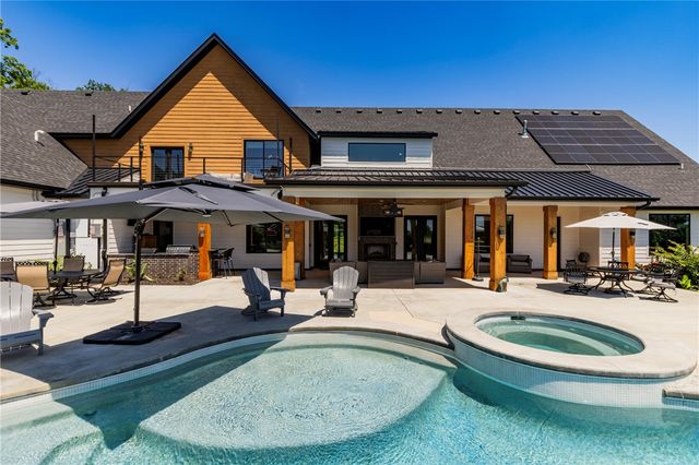 10901 Old Fashion Drive, Bentonville, AR 72713