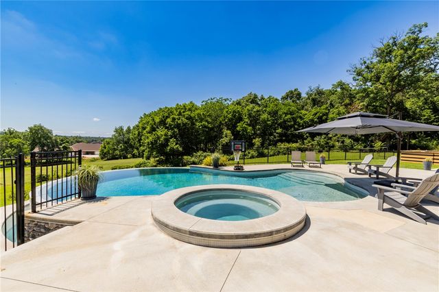 10901 Old Fashion Drive, Bentonville, AR 72713