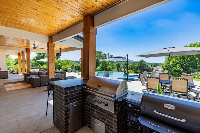 10901 Old Fashion Drive, Bentonville, AR 72713
