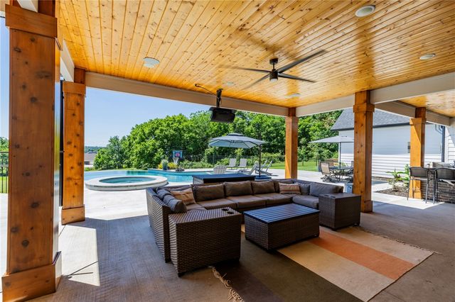 10901 Old Fashion Drive, Bentonville, AR 72713