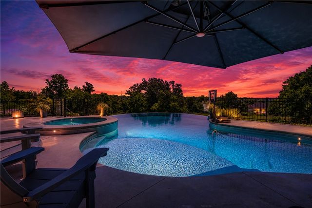 10901 Old Fashion Drive, Bentonville, AR 72713