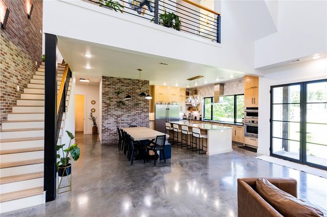 10901 Old Fashion Drive, Bentonville, AR 72713