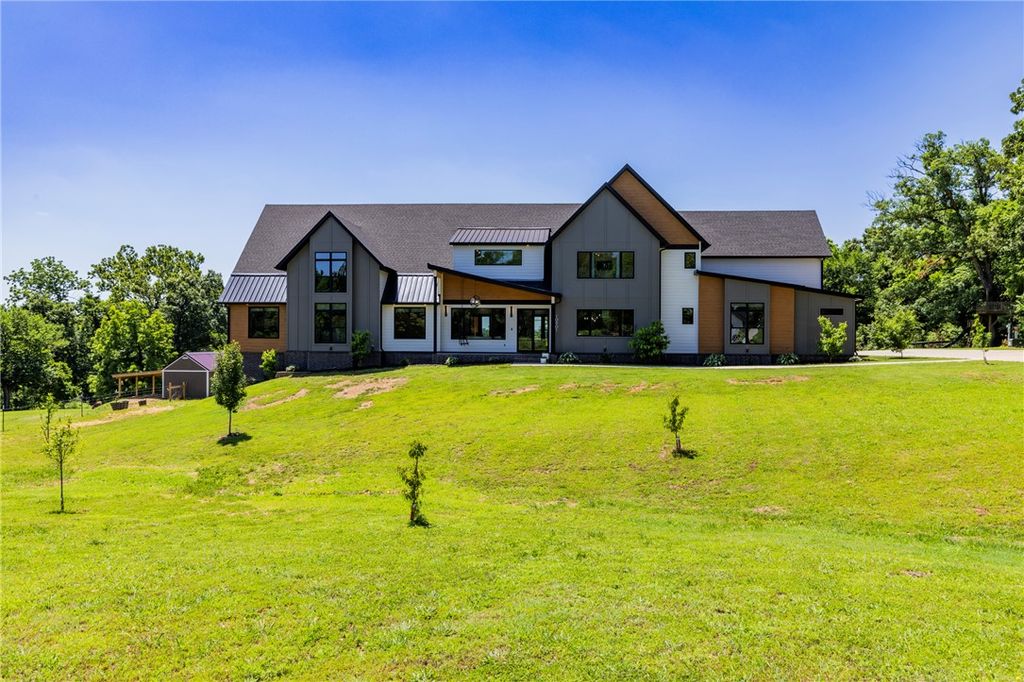 10901 Old Fashion Drive, Bentonville, AR 72713