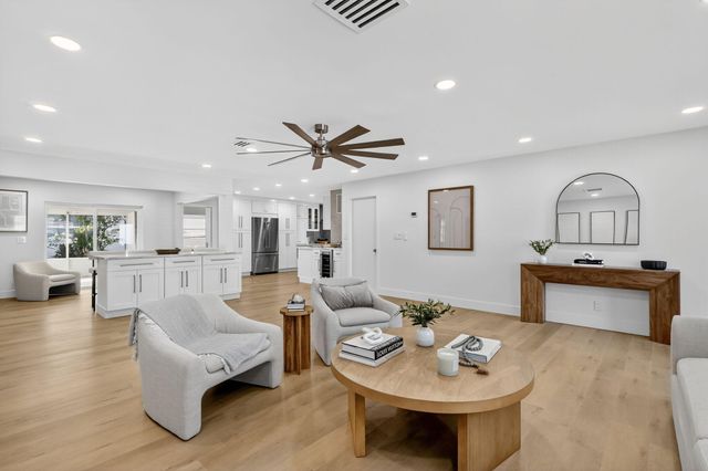 2206 SW 20th Way, Boynton Beach, FL 33426