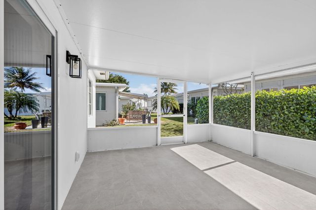 2206 SW 20th Way, Boynton Beach, FL 33426